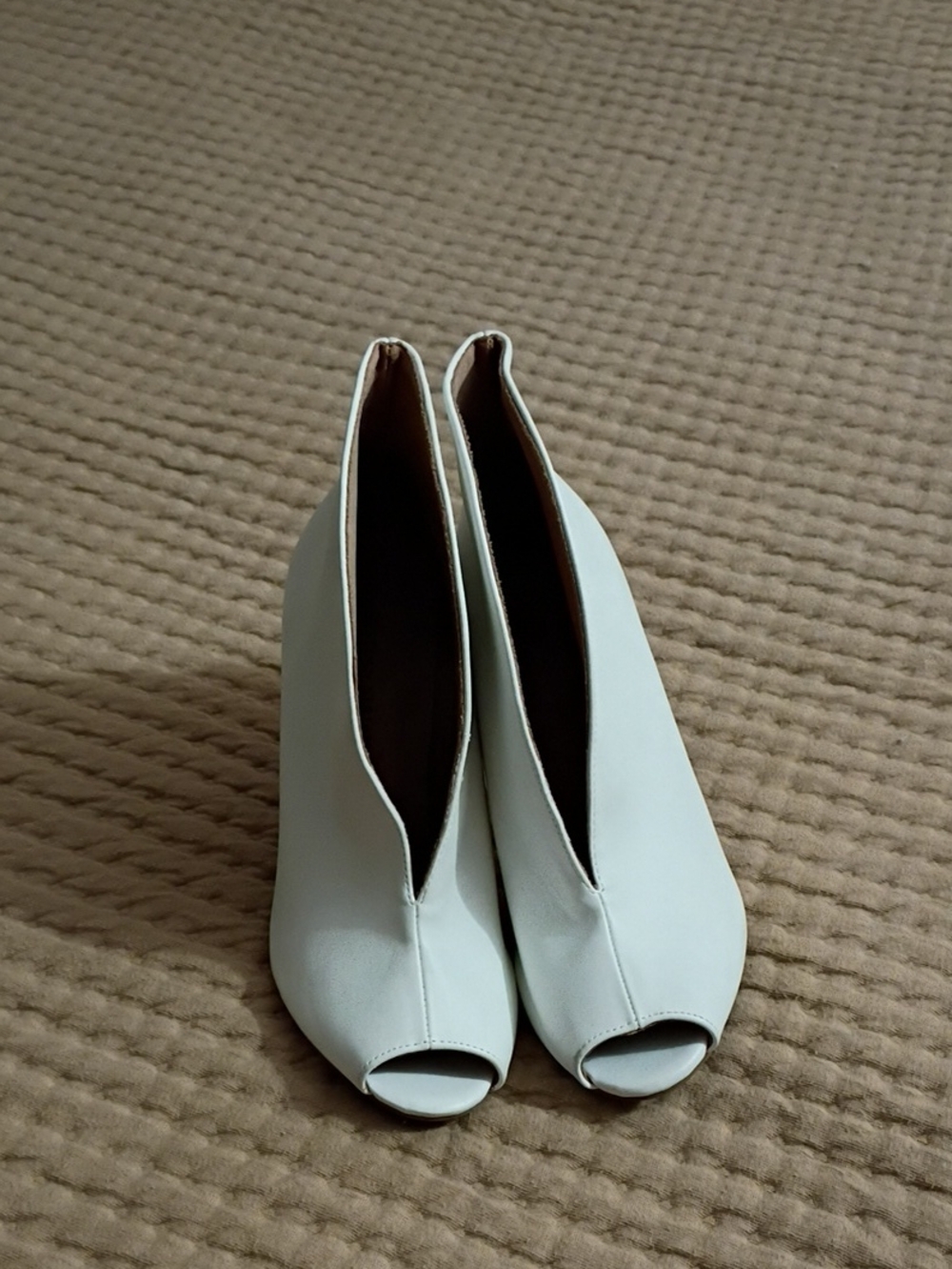 Christian Siriano White Peep-Toe V-Slit Ankle Heels